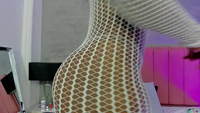 Alaia Colins online show from November 2, 2025, 10:28 am