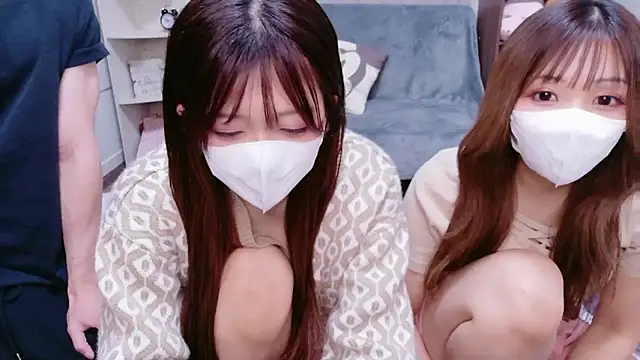 Snapshot of NA-KAREN-V8 chatting on October 10, 2025, 10:47 am NA-KAREN-V8 online show from October 10, 2025, 10:47 am