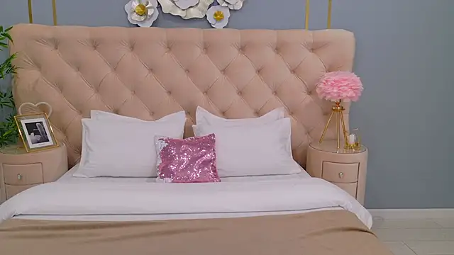 SandraTucker online show from November 14, 2025, 3:05 am