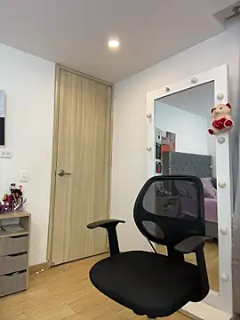 KarlaWild online show from October 9, 2025, 8:07 pm