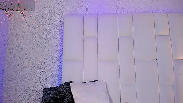 Angeles Busst online show from November 2, 2025, 1:13 pm