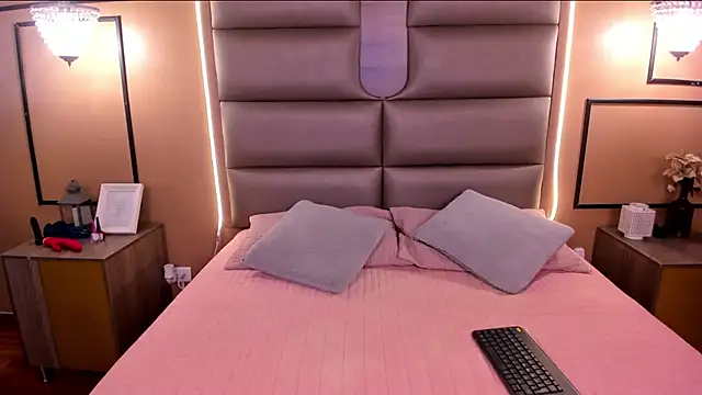 CAYLINCOLLINS online show from February 26, 2025, 3:21 am