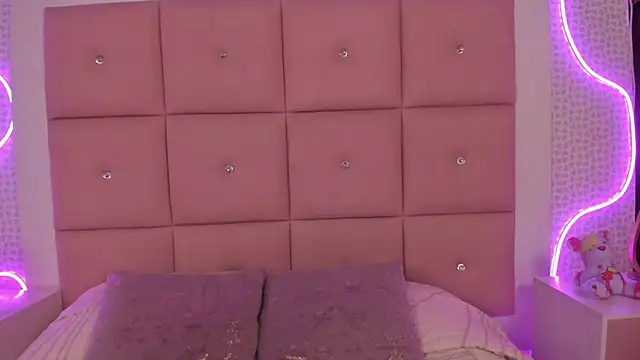 CAYLINCOLLINS online show from February 10, 2026, 3:54 am