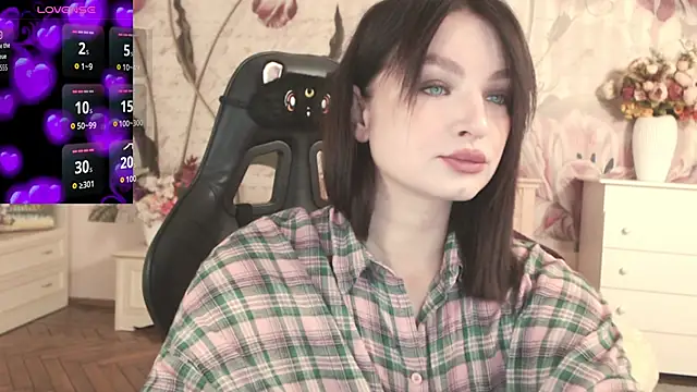 BritneyBarker online show from September 29, 2025, 1:22 am