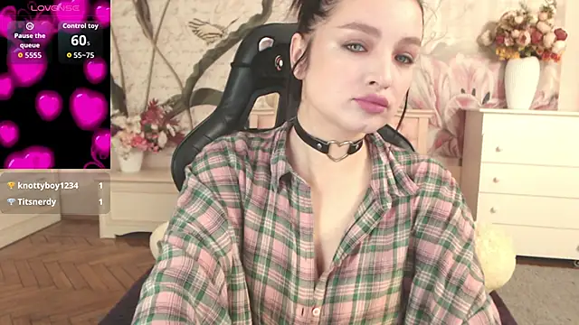 BritneyBarker online show from October 18, 2025, 4:04 am