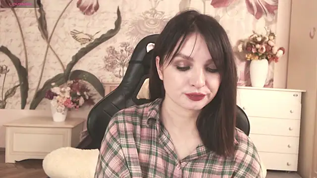 BritneyBarker online show from November 6, 2025, 9:10 am