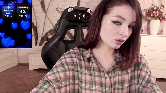 BritneyBarker online show from November 12, 2025, 9:58 pm