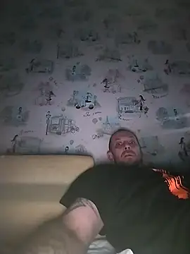 MaxDevilWhite online show from December 19, 2025, 7:32 pm