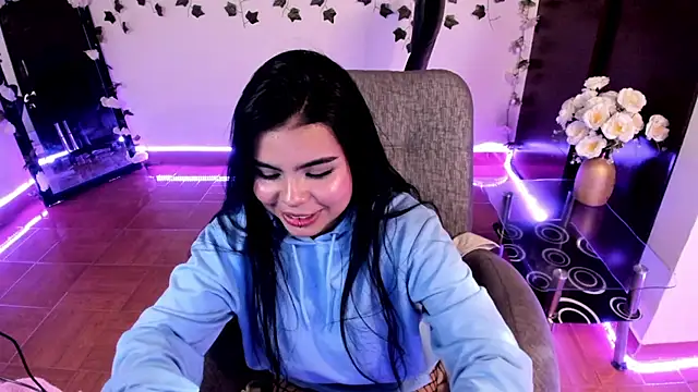 saray  jones online show from January 22, 2025, 1:11 pm