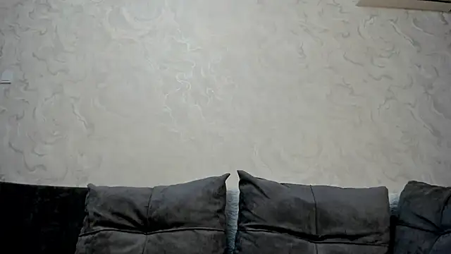 Snapshot of Yuki_miiii chatting on January 28, 2025, 4:29 am Yuki miiii online show from January 28, 2025, 4:29 am