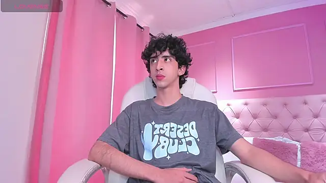 Snapshot of Alezzandro_ chatting on January 24, 2025, 5:21 pm Alezzandro online show from January 24, 2025, 5:21 pm