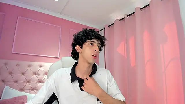 Snapshot of Alezzandro_ chatting on January 26, 2025, 2:41 pm Alezzandro online show from January 26, 2025, 2:41 pm