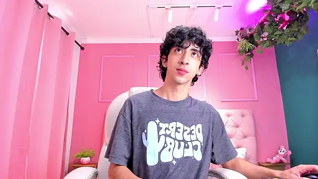 Snapshot of Alezzandro_ chatting on January 29, 2025, 2:42 pm Alezzandro online show from January 29, 2025, 2:42 pm