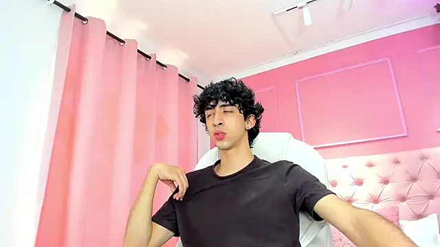 Snapshot of Alezzandro_ chatting on January 30, 2025, 2:36 pm Alezzandro online show from January 30, 2025, 2:36 pm