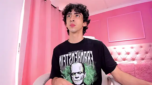 Snapshot of Alezzandro_ chatting on February 1, 2025, 2:45 pm Alezzandro online show from February 1, 2025, 2:45 pm