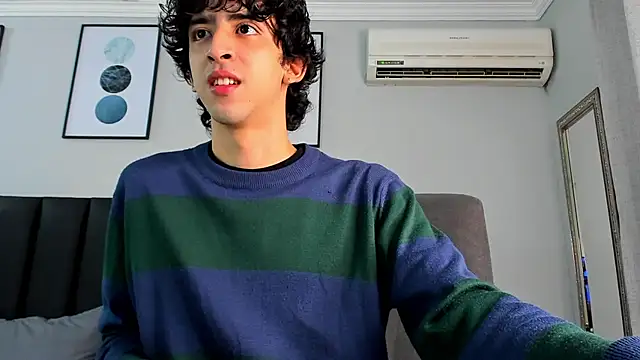 Snapshot of Alezzandro_ chatting on February 21, 2025, 2:27 pm Alezzandro online show from February 21, 2025, 2:27 pm