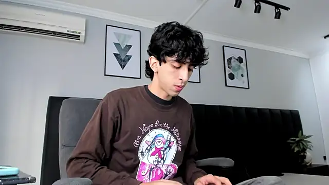 Snapshot of Alezzandro_ chatting on March 8, 2025, 1:47 pm Alezzandro online show from March 8, 2025, 1:47 pm