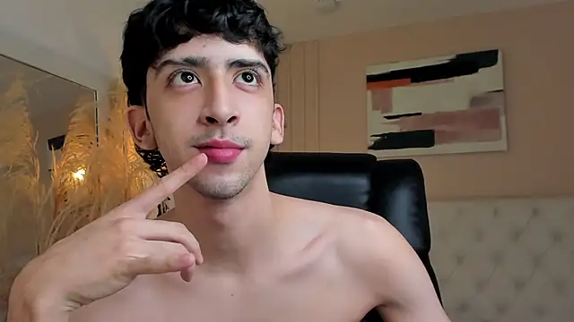 Snapshot of Alezzandro_ chatting on October 4, 2025, 8:07 pm Alezzandro online show from October 4, 2025, 8:07 pm