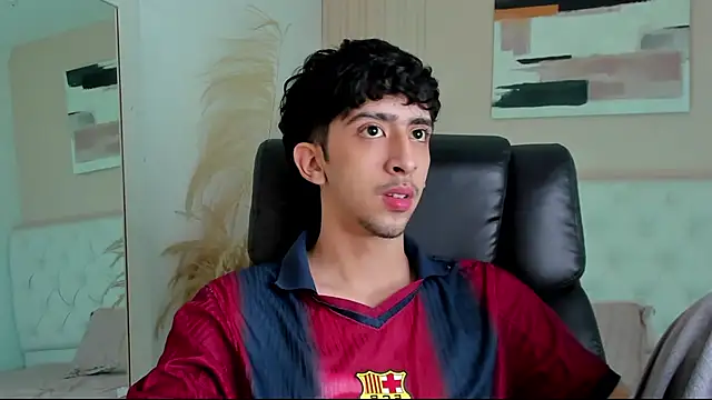 Snapshot of Alezzandro_ chatting on October 9, 2025, 9:13 pm Alezzandro online show from October 9, 2025, 9:13 pm