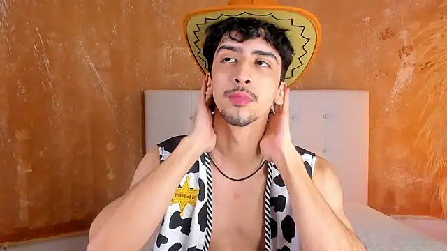 Snapshot of Alezzandro_ chatting on November 7, 2025, 8:31 pm Alezzandro online show from November 7, 2025, 8:31 pm