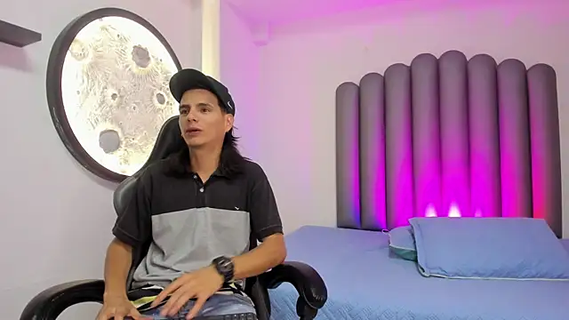 Martshall09 online show from November 8, 2025, 8:07 pm