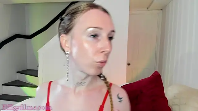 StarDuvall online show from April 25, 2026, 12:02 am