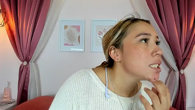 Lannajansen online show from June 10, 2026, 2:27 pm