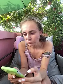 Snapshot of White_Lu chatting on February 8, 2026, 2:37 am White Lu online show from February 8, 2026, 2:37 am