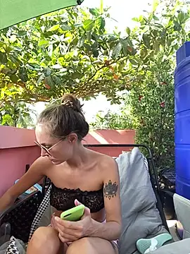 Snapshot of White_Lu chatting on February 24, 2026, 2:20 am White Lu online show from February 24, 2026, 2:20 am