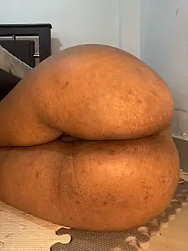 Snapshot of Charlotte_bronxxx chatting on September 10, 2025, 5:35 pm Charlotte bronxxx online show from September 10, 2025, 5:35 pm