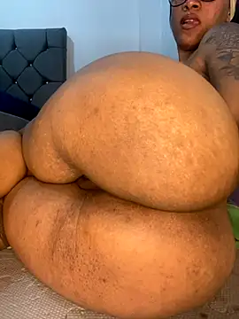 Snapshot of Charlotte_bronxxx chatting on October 12, 2025, 8:30 pm Charlotte bronxxx online show from October 12, 2025, 8:30 pm