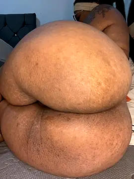 Snapshot of Charlotte_bronxxx chatting on December 3, 2025, 10:52 pm Charlotte bronxxx online show from December 3, 2025, 10:52 pm