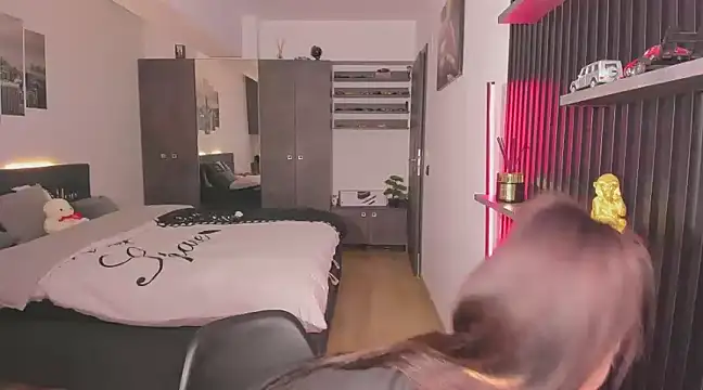 HelenShawn online show from February 2, 2025, 11:32 pm