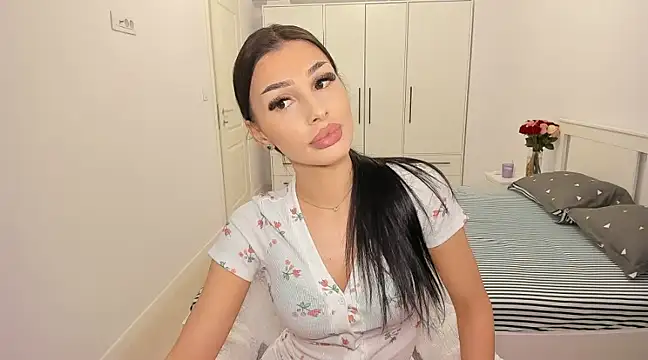 HelenShawn online show from February 18, 2025, 10:14 pm