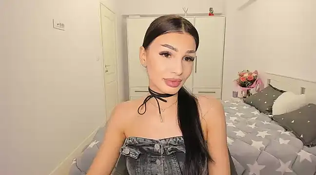 HelenShawn online show from February 25, 2025, 6:42 pm