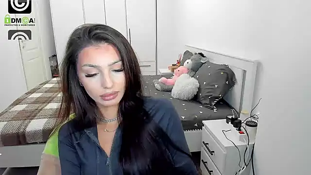 HelenShawn online show from December 3, 2025, 9:24 pm