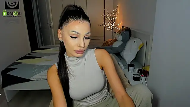 HelenShawn online show from January 14, 2026, 7:30 pm