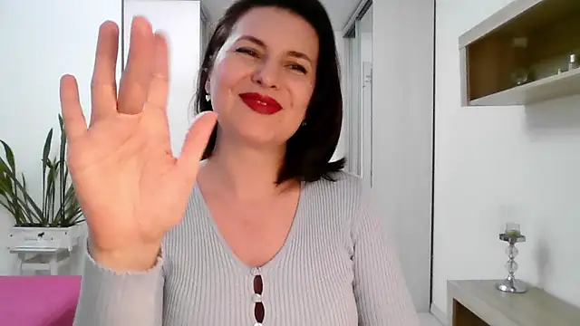 Victoria Glam online show from March 23, 2026, 4:11 pm