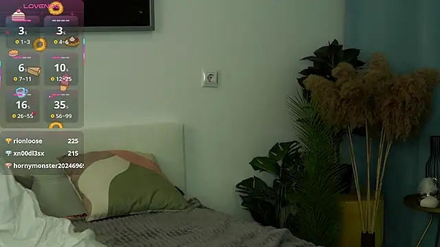 VeronaCritchlow online show from March 18, 2025, 2:04 pm