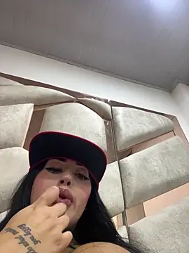 Girl milk7 online show from March 3, 2026, 6:41 am