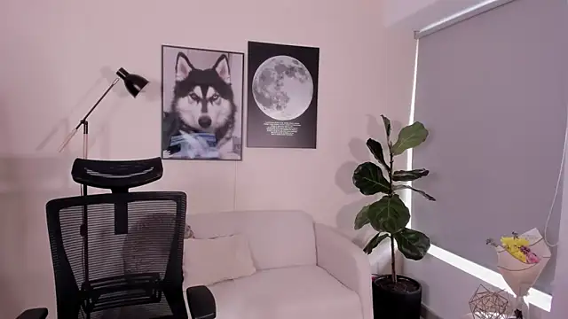 Snapshot of LairaScott chatting on November 29, 2025, 9:40 pm LairaScott online show from November 29, 2025, 9:40 pm