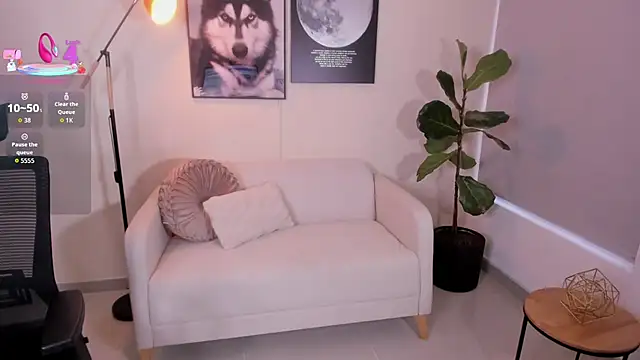 Snapshot of LairaScott chatting on December 16, 2025, 10:37 pm LairaScott online show from December 16, 2025, 10:37 pm