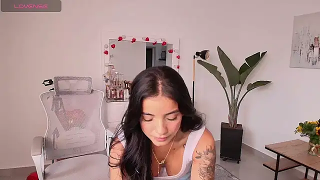 Snapshot of LairaScott chatting on February 26, 2026, 9:25 pm LairaScott online show from February 26, 2026, 9:25 pm