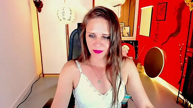Snapshot of EmiliaBedy chatting on June 3, 2026, 2:33 pm EmiliaBedy online show from June 3, 2026, 2:33 pm
