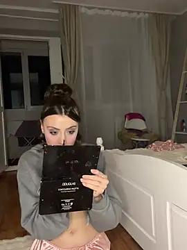 Snapshot of bunnythetailor chatting on February 5, 2025, 4:25 pm bunnythetailor online show from February 5, 2025, 4:25 pm