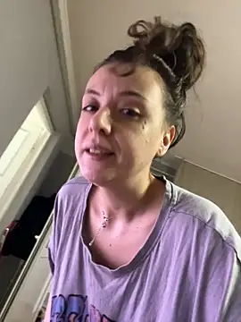 bunnythetailor online show from November 30, 2025, 8:35 pm