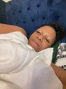 Boneca25 online show from November 18, 2025, 9:08 pm