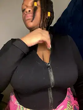 Boneca25 online show from January 13, 2026, 6:46 pm