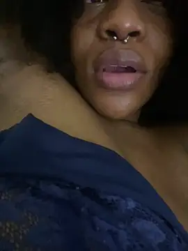 Snapshot of Boneca25 chatting on February 24, 2026, 9:02 pm Boneca25 online show from February 24, 2026, 9:02 pm