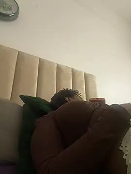 Boneca25 online show from April 1, 2026, 12:55 am